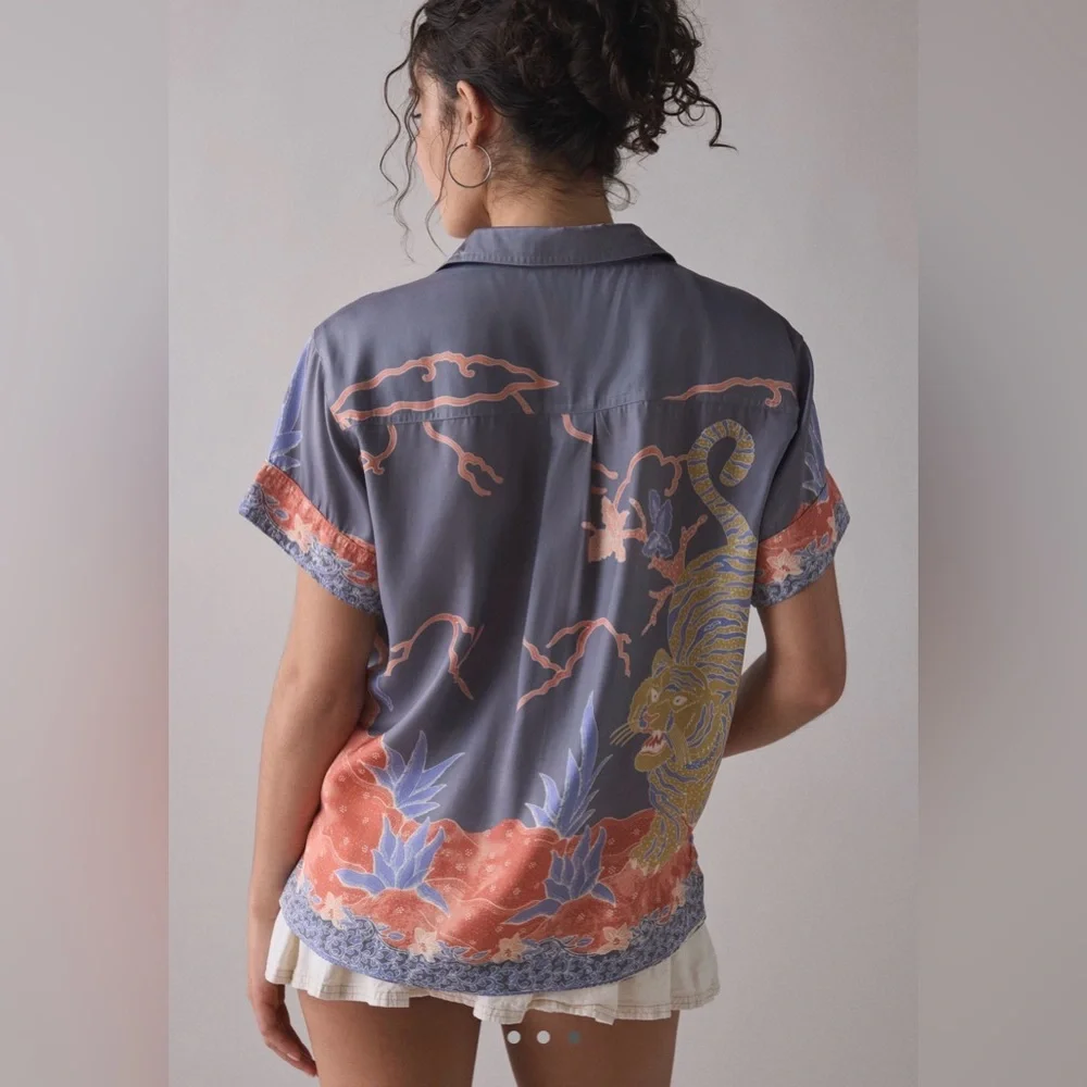 Urban Outfitters BDG Asher Satin Printed Souvenir Short Sleeve Button-Down Shirt - Picture 2 of 8
